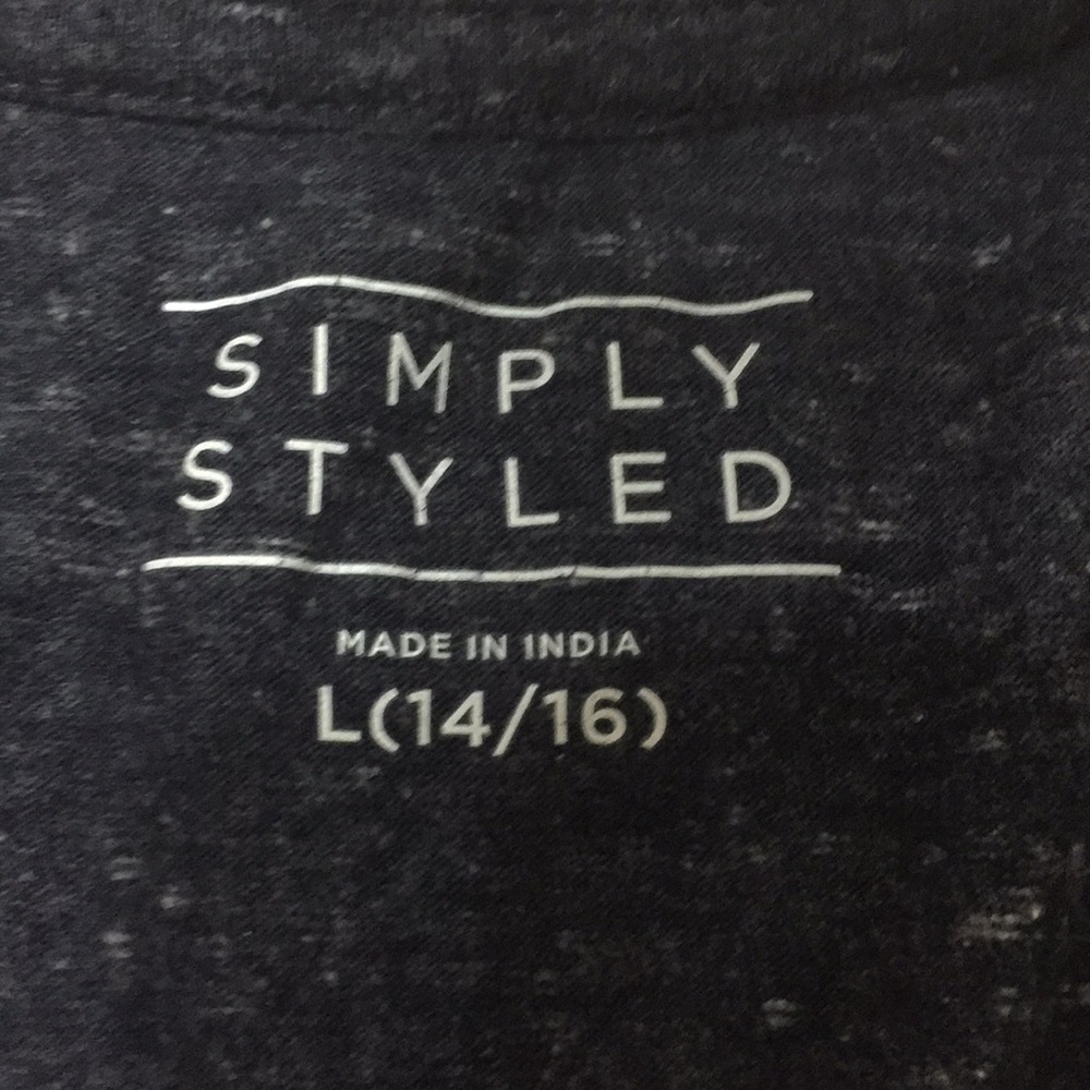 *BLACK T-SHIRT* - Picture 4 of 4